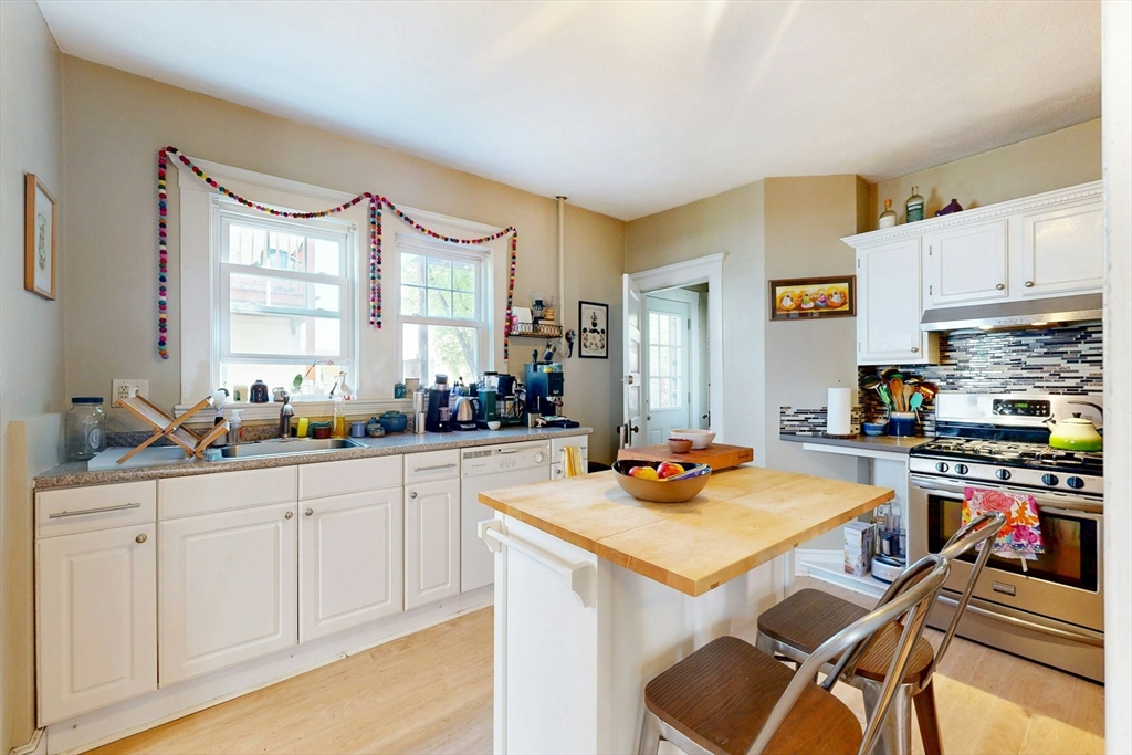 8 Douglas Ave, Somerville, MA Photo #9