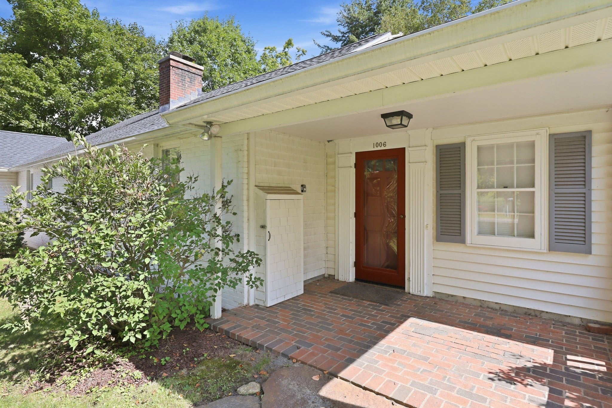 1006 South East Street