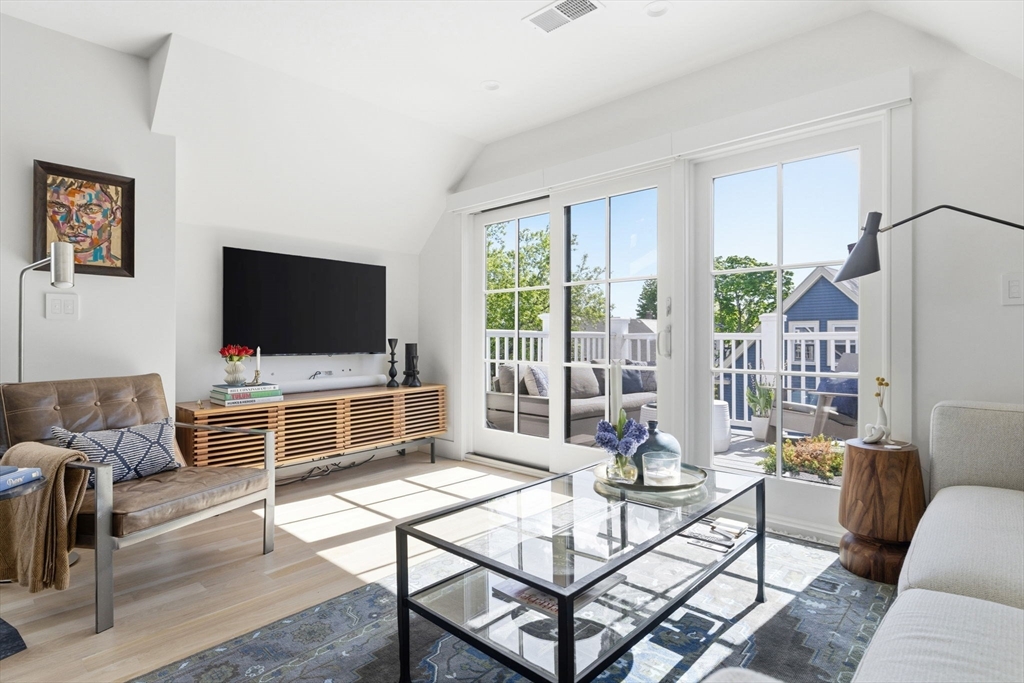 27 Saxton St #3, Boston, MA, 27 Saxton St #3, Boston, MA Photo #3