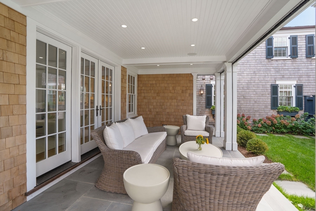 56 North Summer Street, Edgartown, MA Photo #16