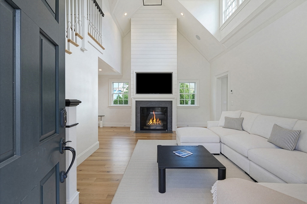 56 North Summer Street, Edgartown, MA Photo #22