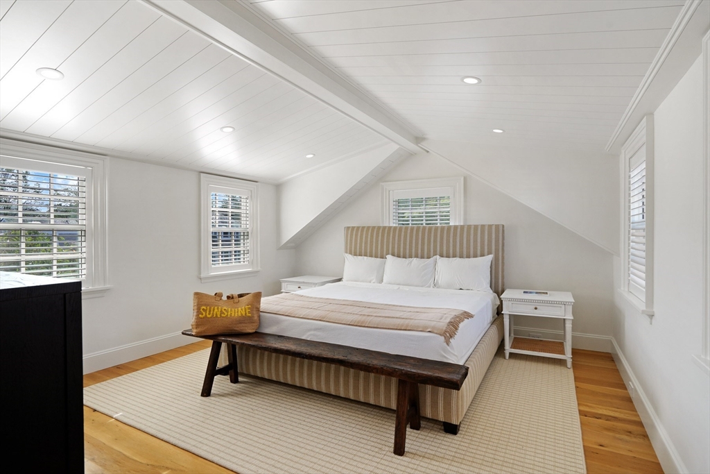 56 North Summer Street, Edgartown, MA Photo #32