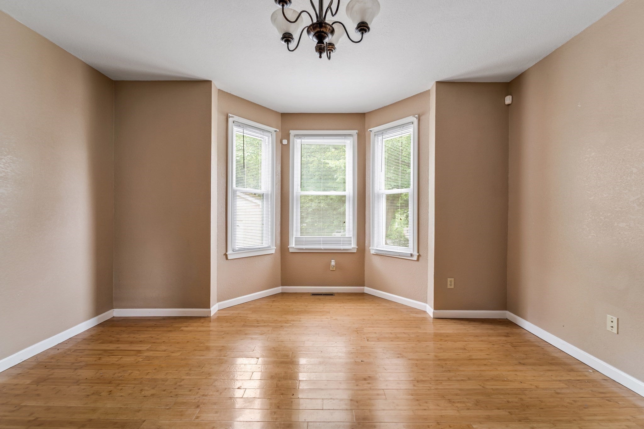 59 Prospect St, Chicopee, MA, 59 Prospect St, Chicopee, MA Photo #3