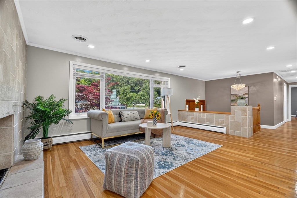 32 Bobolink Rd