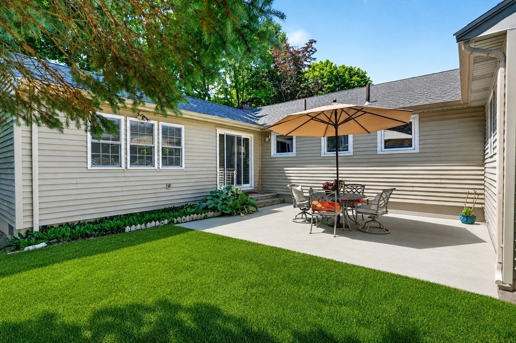 32 Bobolink Rd