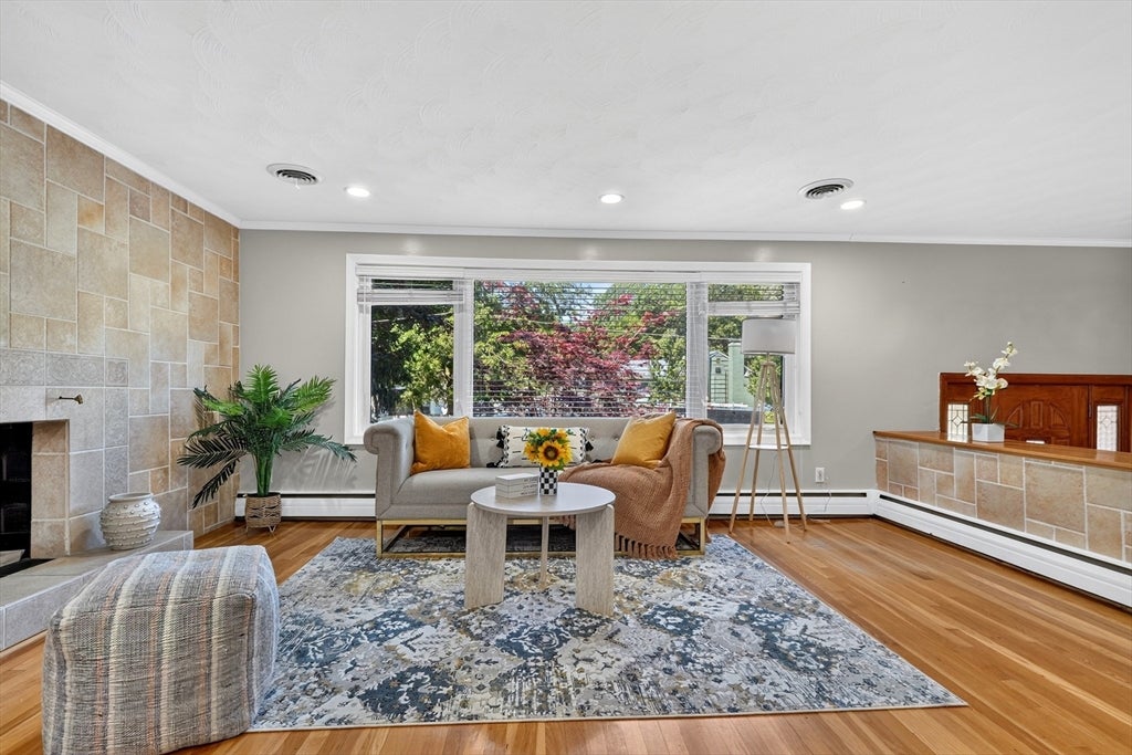 32 Bobolink Rd