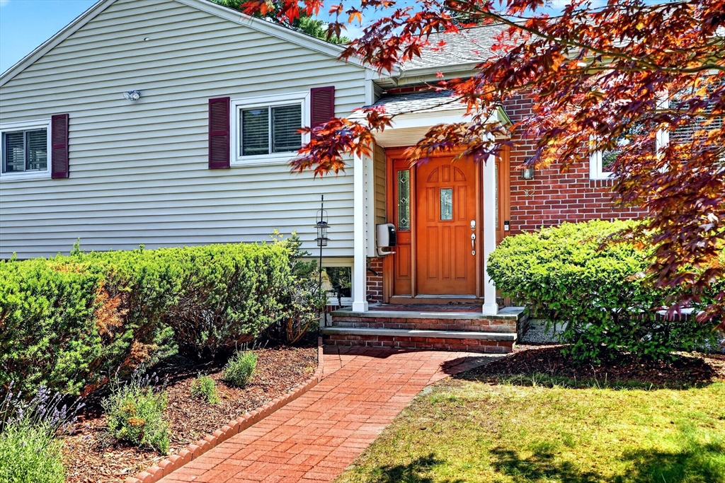 32 Bobolink Rd