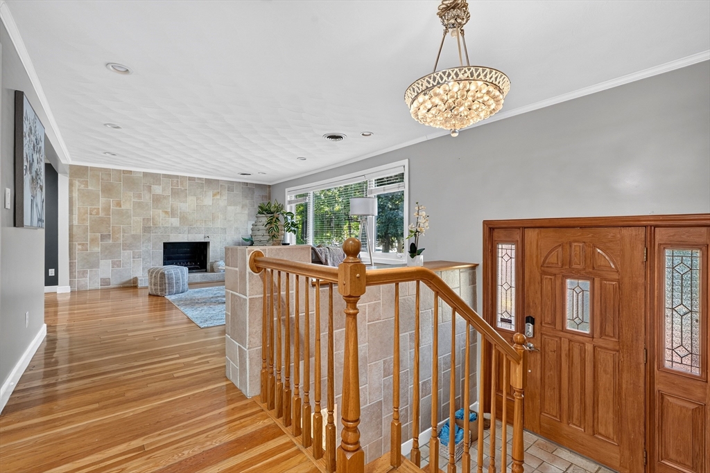 32 Bobolink Rd