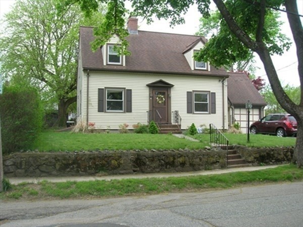Click for 81 Farnham Street, Belmont, MA slideshow