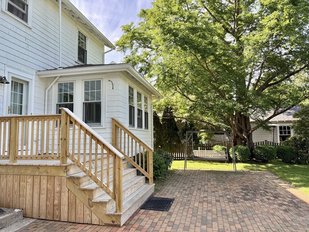 Wellesley, Massachusetts 02482, United States, 3 Bedrooms Bedrooms, ,2 BathroomsBathrooms,Residential,Active,154920