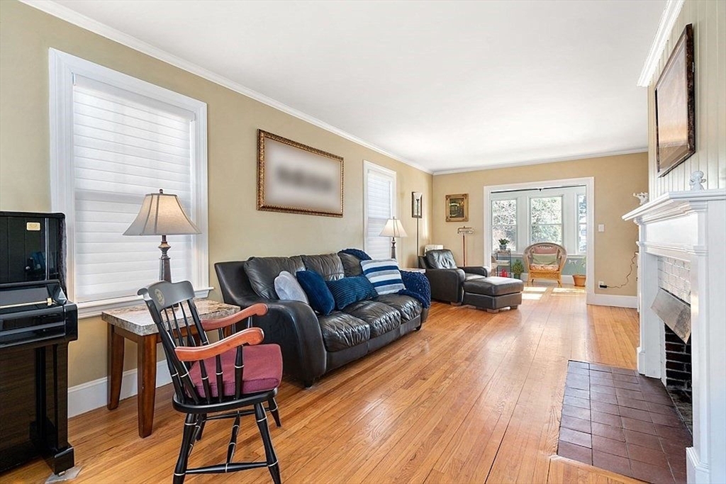 Wellesley, Massachusetts 02482, United States, 3 Bedrooms Bedrooms, ,2 BathroomsBathrooms,Residential,Active,154920