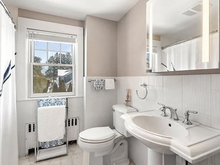 Wellesley, Massachusetts 02482, United States, 3 Bedrooms Bedrooms, ,2 BathroomsBathrooms,Residential,Active,154920