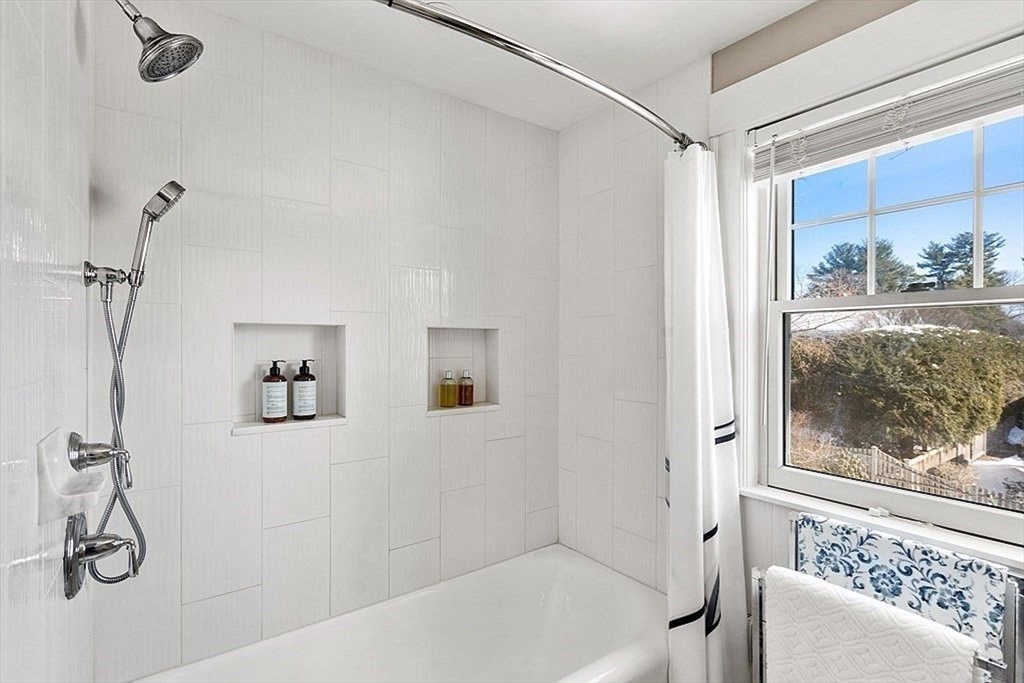 Wellesley, Massachusetts 02482, United States, 3 Bedrooms Bedrooms, ,2 BathroomsBathrooms,Residential,Active,154920