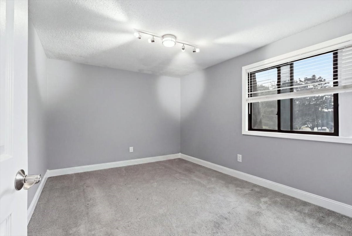 2 Karena Drive #12, Taunton, MA Photo #18