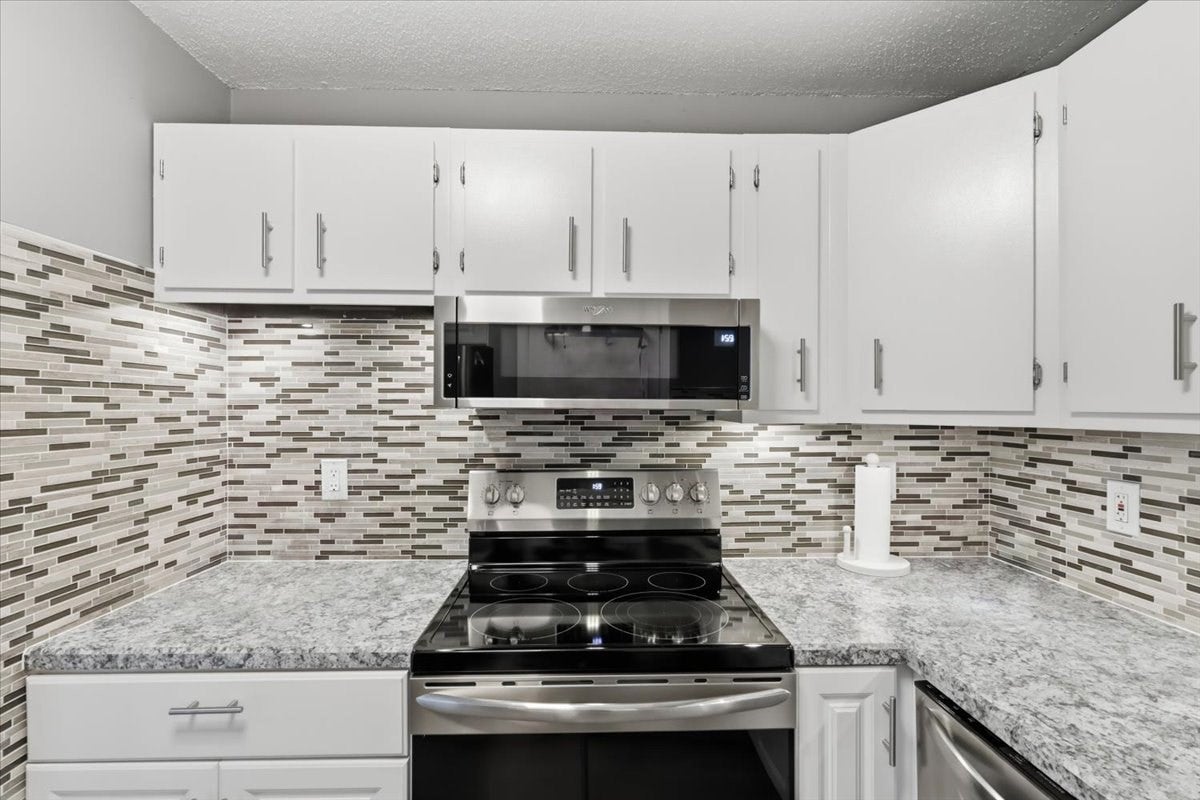 2 Karena Drive #12, Taunton, MA Photo #10