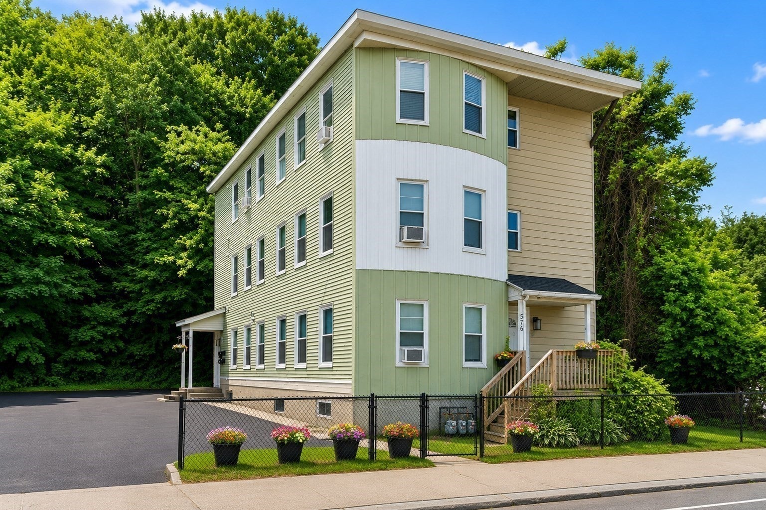 576 Franklin St
