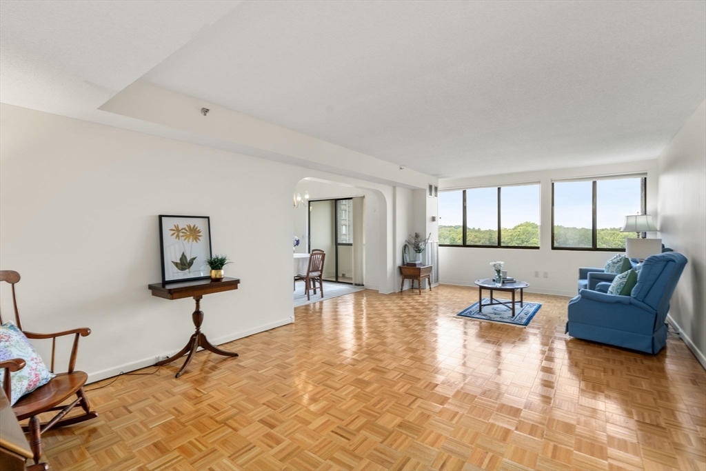 250 Hammond Pond Pkwy 1002N