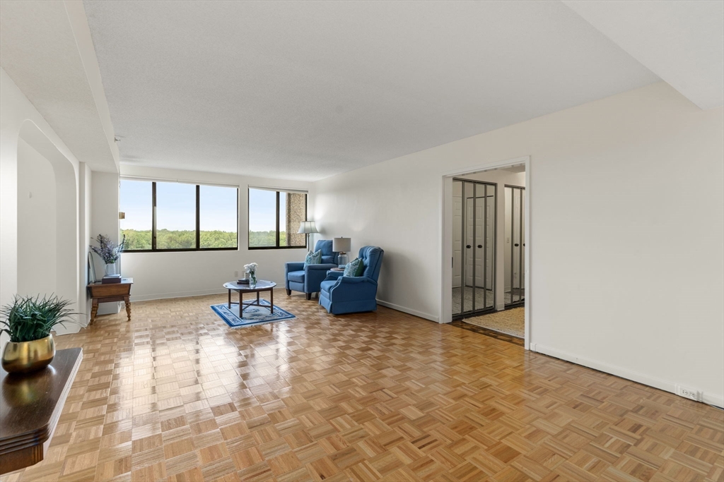 250 Hammond Pond Pkwy 1002N