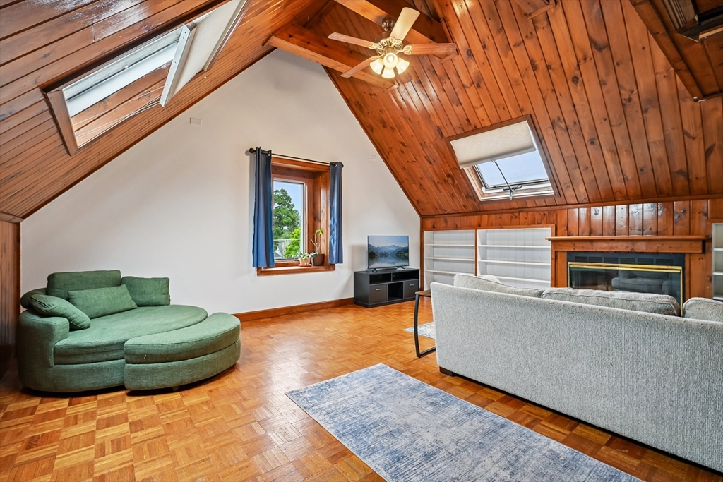 325 Mammoth Rd 3