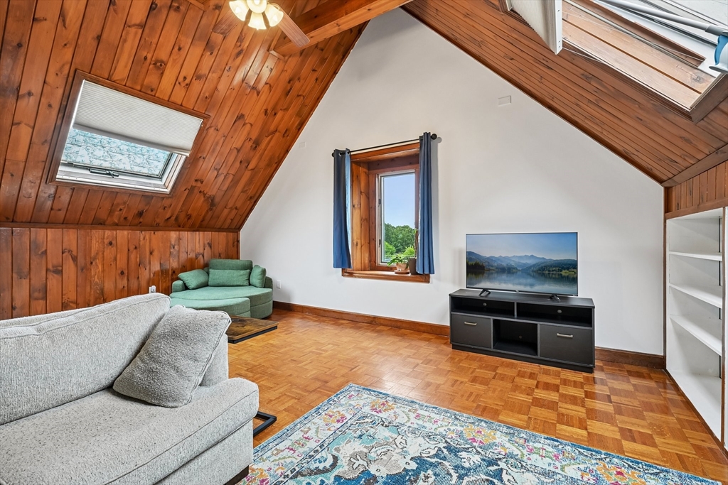 325 Mammoth Rd 3
