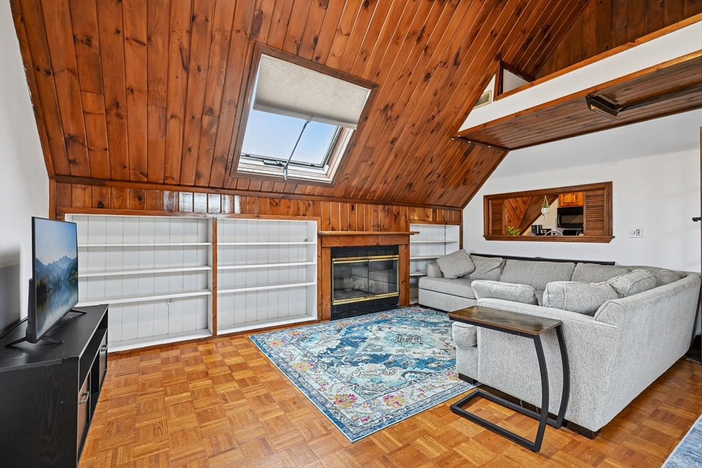 325 Mammoth Rd 3