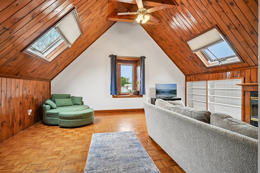 325 Mammoth Rd 3