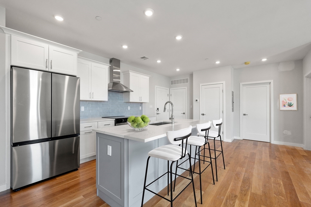267 Old Colony 406