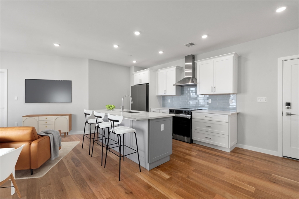 267 Old Colony 406