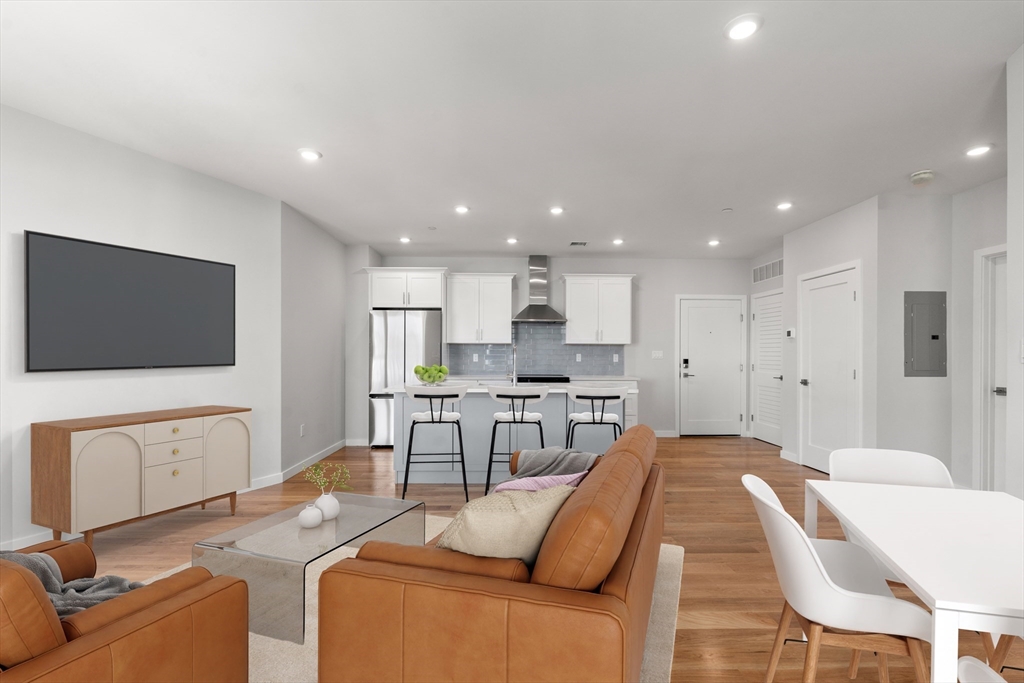 267 Old Colony 406