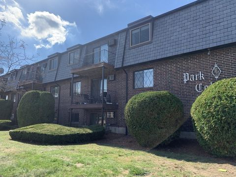 Photo of 36 Main St #1, North Reading, MA 01864 (MLS # 73441346) Photo of 36 Main St #1, North Reading, MA 01864 (MLS # 73441346)