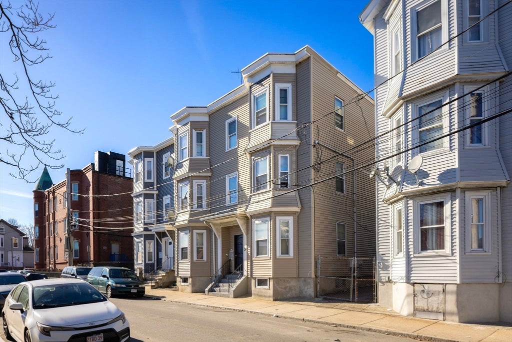 24-24r Clarence St