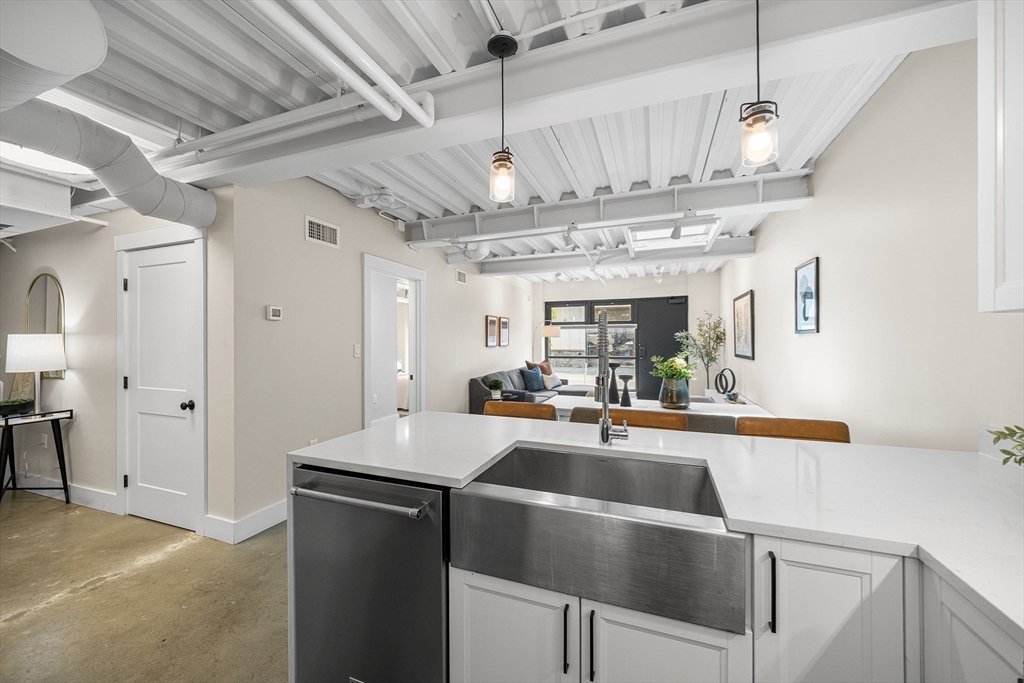 305 Webster Ave 109