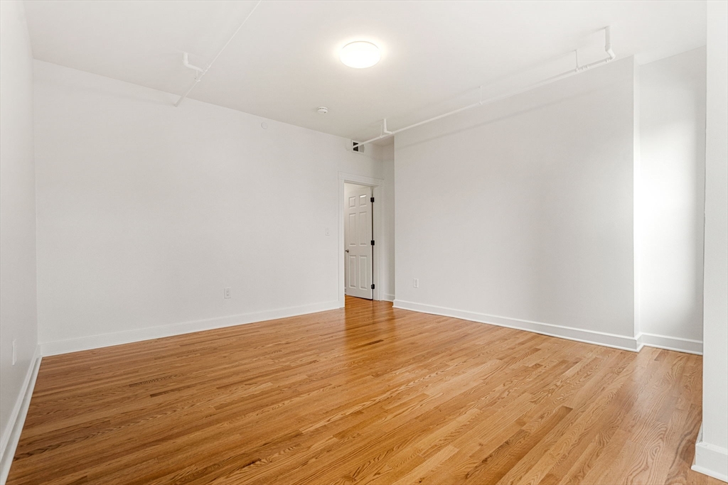 Cambridge, Massachusetts 02139, United States, 2 Bedrooms Bedrooms, ,2 BathroomsBathrooms,Residential,Active,161255