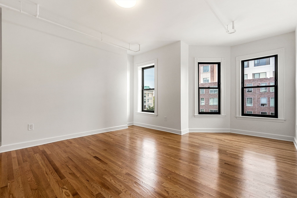 Cambridge, Massachusetts 02139, United States, 2 Bedrooms Bedrooms, ,2 BathroomsBathrooms,Residential,Active,161255