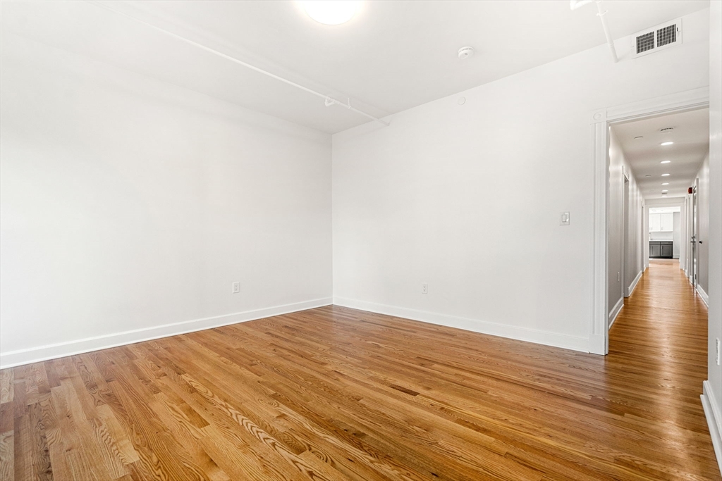 Cambridge, Massachusetts 02139, United States, 2 Bedrooms Bedrooms, ,2 BathroomsBathrooms,Residential,Active,161255