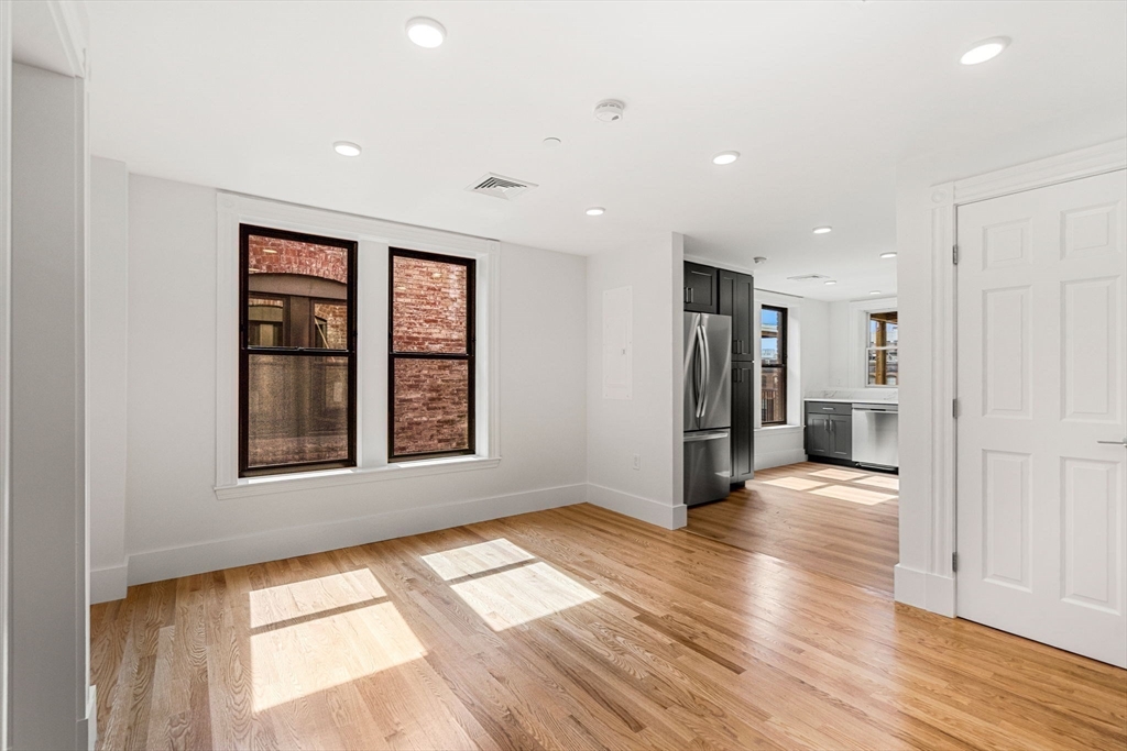 Cambridge, Massachusetts 02139, United States, 2 Bedrooms Bedrooms, ,2 BathroomsBathrooms,Residential,Active,161255