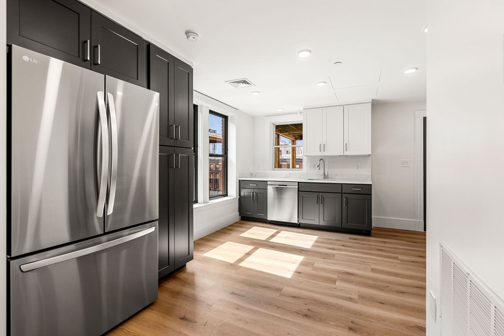 Cambridge, Massachusetts 02139, United States, 2 Bedrooms Bedrooms, ,2 BathroomsBathrooms,Residential,Active,161255