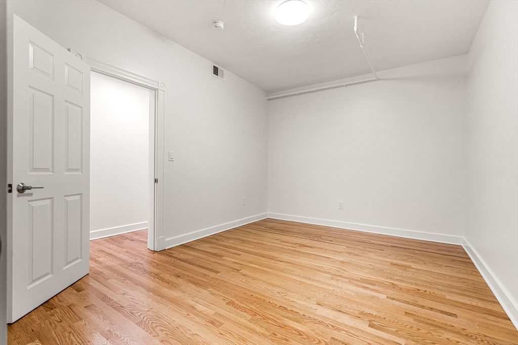 Cambridge, Massachusetts 02139, United States, 2 Bedrooms Bedrooms, ,2 BathroomsBathrooms,Residential,Active,161255