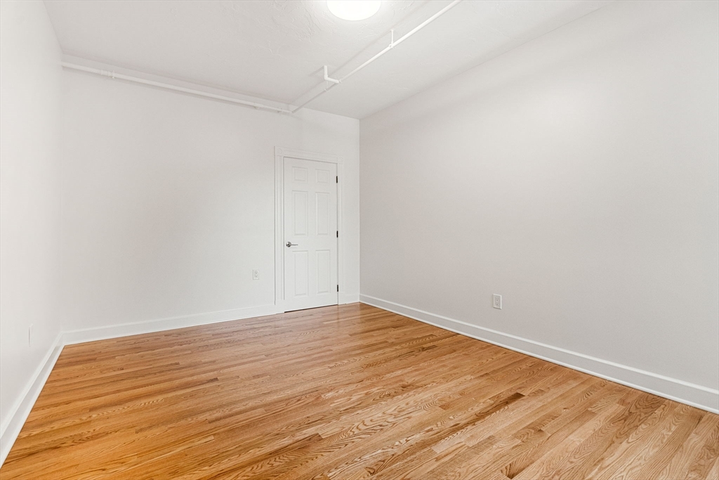 Cambridge, Massachusetts 02139, United States, 2 Bedrooms Bedrooms, ,2 BathroomsBathrooms,Residential,Active,161255