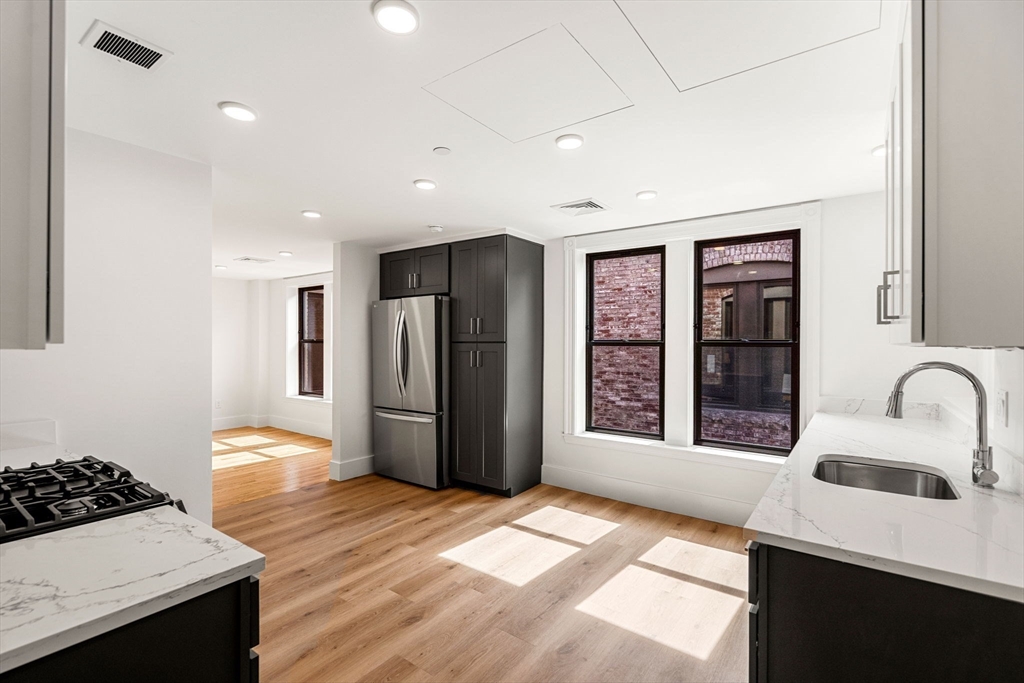 Cambridge, Massachusetts 02139, United States, 2 Bedrooms Bedrooms, ,2 BathroomsBathrooms,Residential,Active,161255