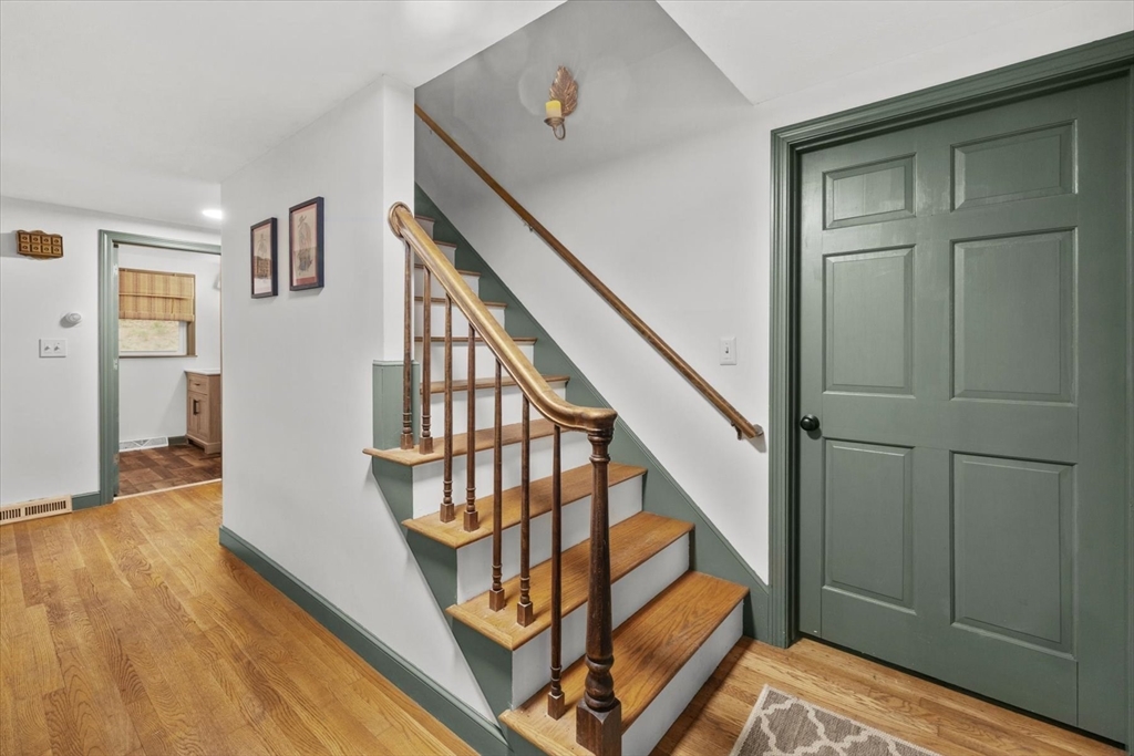 10 Flint Locke Dr