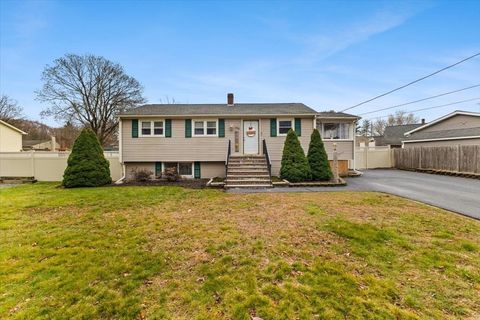 196 Donald Tennant Cir North Attleboro MA 02760