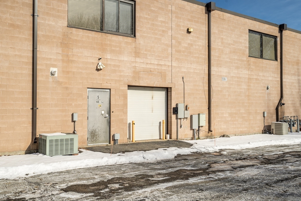 885 Main St. 5