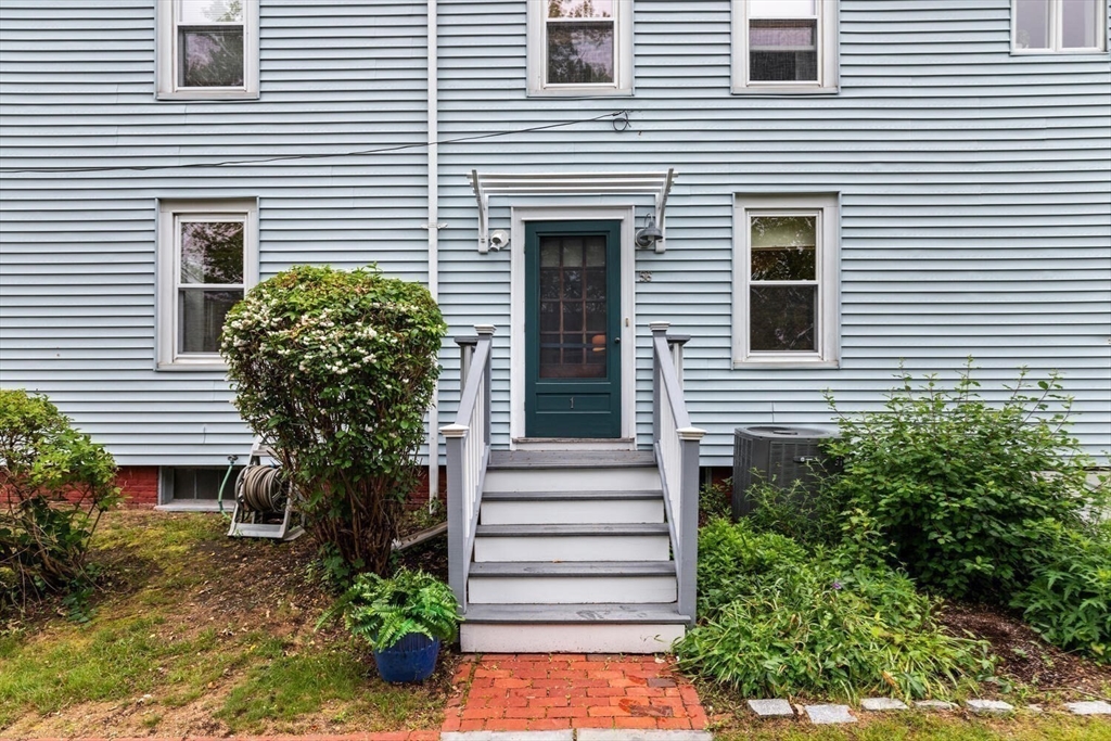 56 Tainter St 1