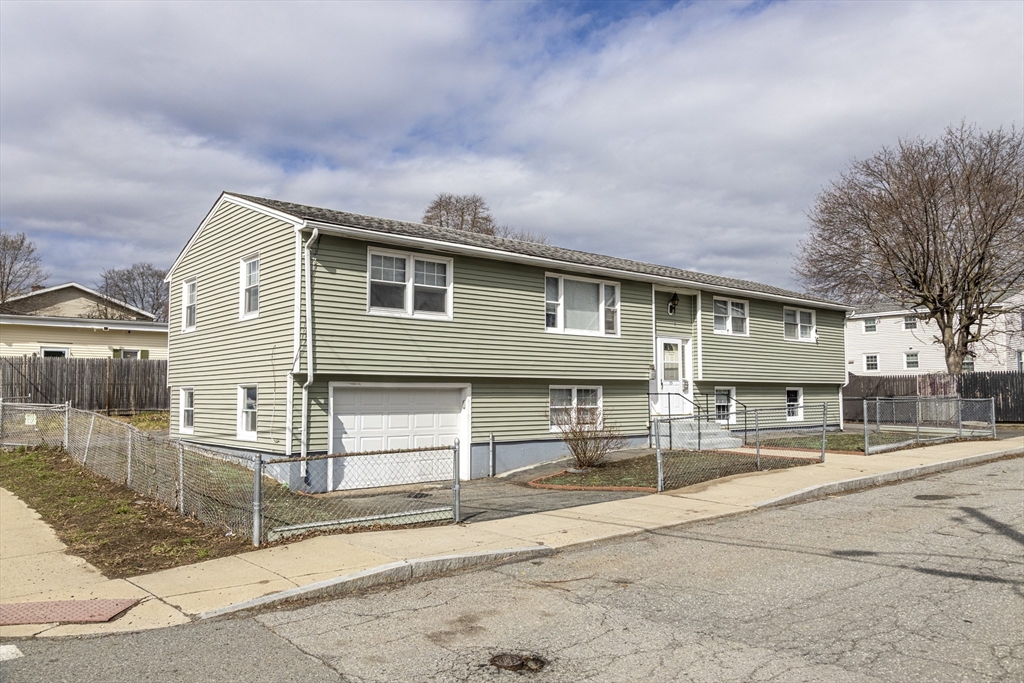 Click for 35 Nelson Ave #1, Lowell, MA slideshow