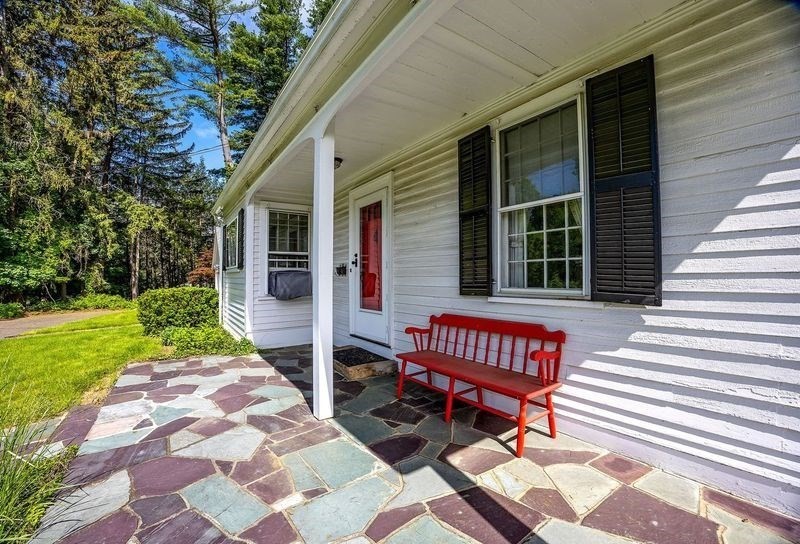 32 Woodbridge St