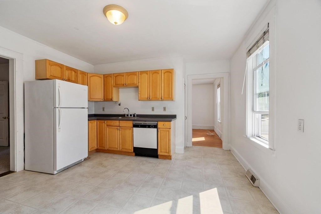 372 Cabot St #1, Beverly, MA Photo #17