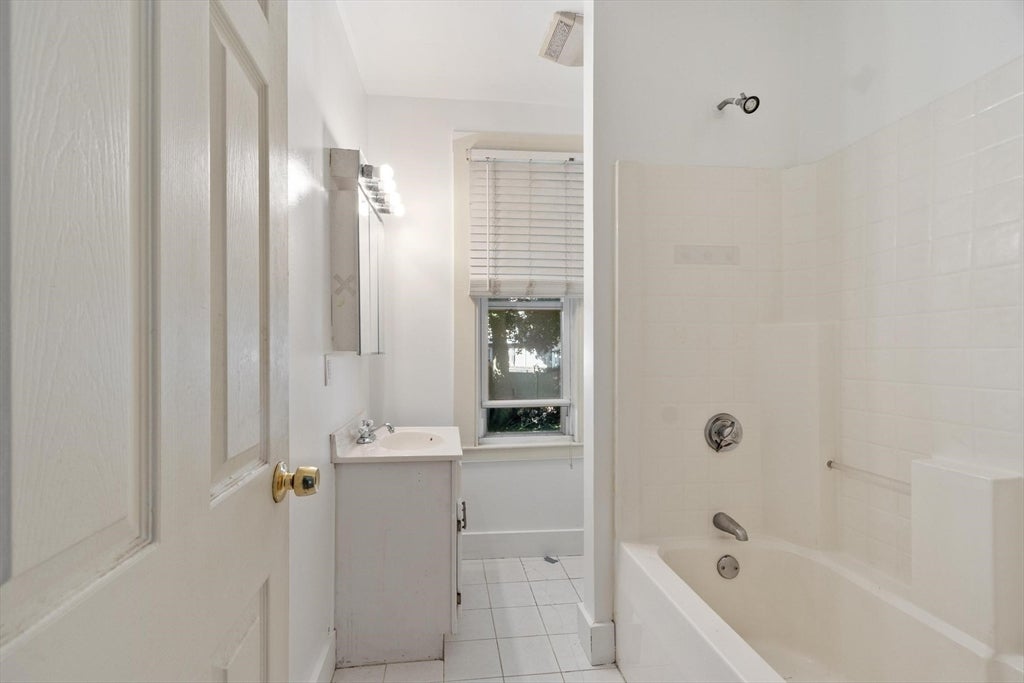 372 Cabot St #1, Beverly, MA Photo #13