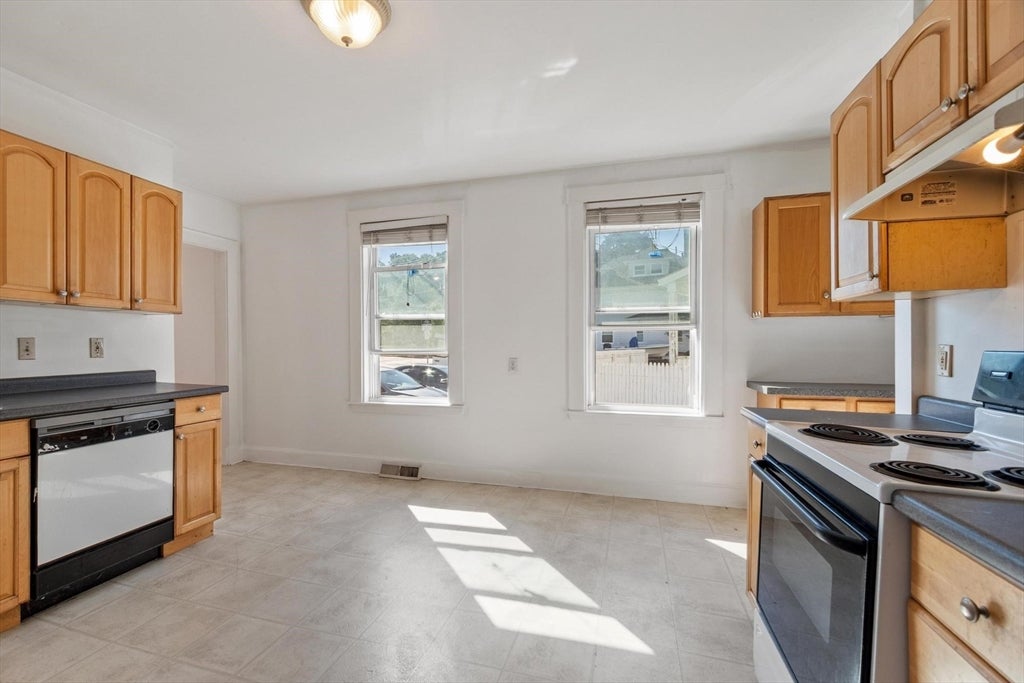 372 Cabot St #1, Beverly, MA Photo #18