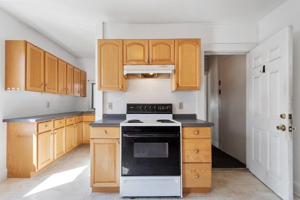 372 Cabot St #1, Beverly, MA Photo #15